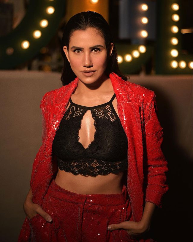 Staggering Looks Of Sonnalli Seygall In Leopard Printed Top